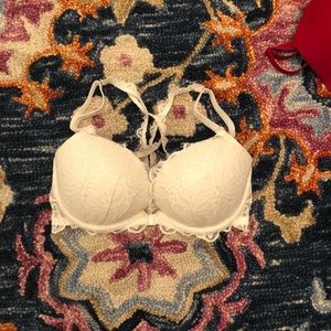 white lace victoria’s secret bra